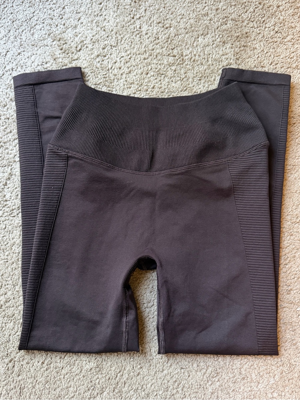 High-Rise Seamless Leggings in Dark Brown